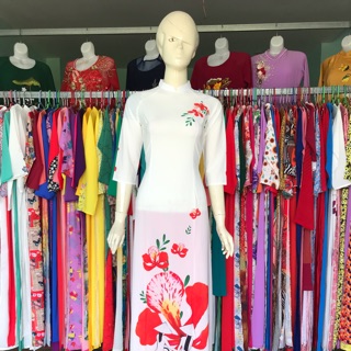 Trắng hoa phượng đỏ