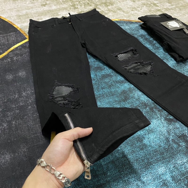 Quần jean vá da nhăn đen phối khoázip,quần bò phối khoá zip dọc ống chân hoạ tiết vá da nhăn đen khâu viền