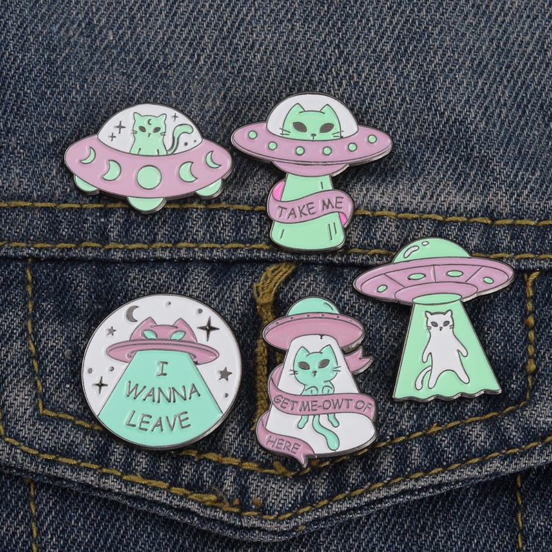 QIHEJEWELRYFunny Spaceship Cat Lapel Pin Gifts for Friends Clothing Accessories
