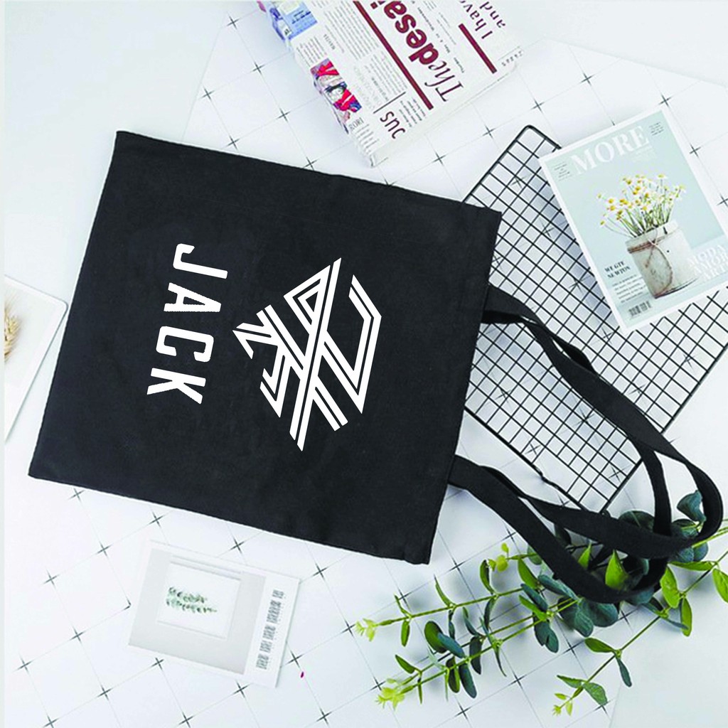 Túi tote vải đeo vai đen trắng in logo Jack J97