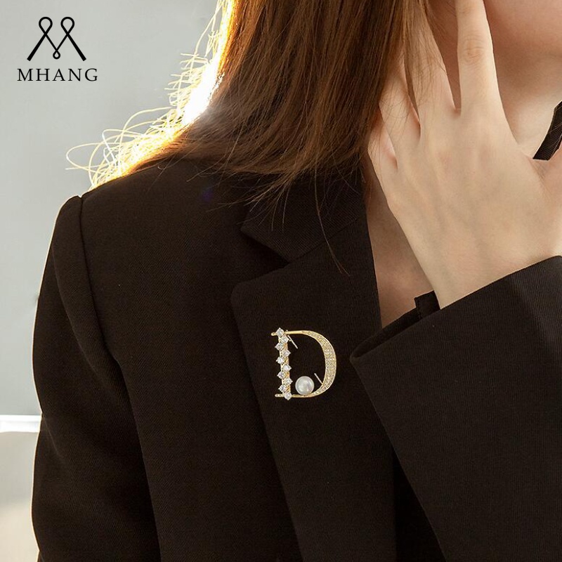 Ghim Cài Áo Hình Chữ D Đính Ngọc Trai Sang Trọng