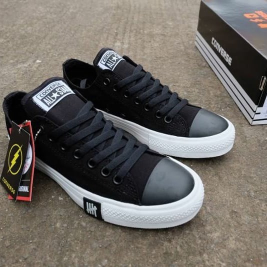 Giày Allstar Chuck Taylor 2 / All Star Ct 2 Cổ Thấp Màu Đen Cá Tính