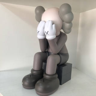 Mô hình Kaws Ngồi