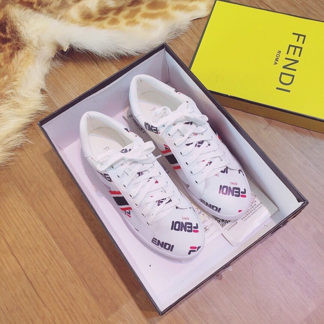 Giày thể thao, mã O39