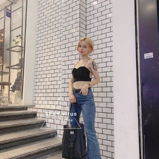 Quần jean ống loe cắt gối