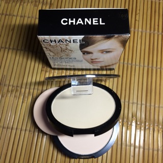 Phấn phủ hai tầng có 2 tone màu