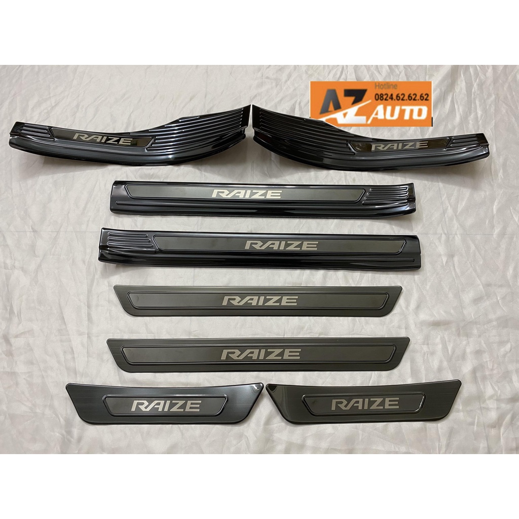 Ốp Bậc Cửa, Nẹp Bước Chân Toyota Raize 2021 - 2022, Vân TITAN Cao Cấp Tặng kèm keo dán