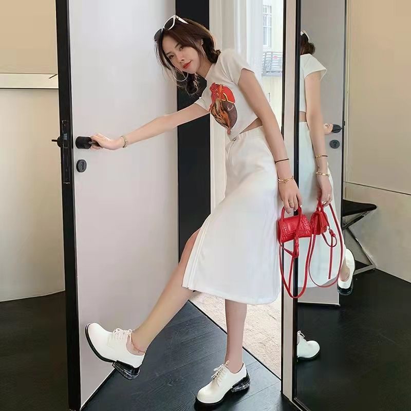 COZOK Set Áo Thun In Chữ + Chân Váy Xẻ Tà Lưng Cao Thời Trang Trẻ Trung Cho Nữ