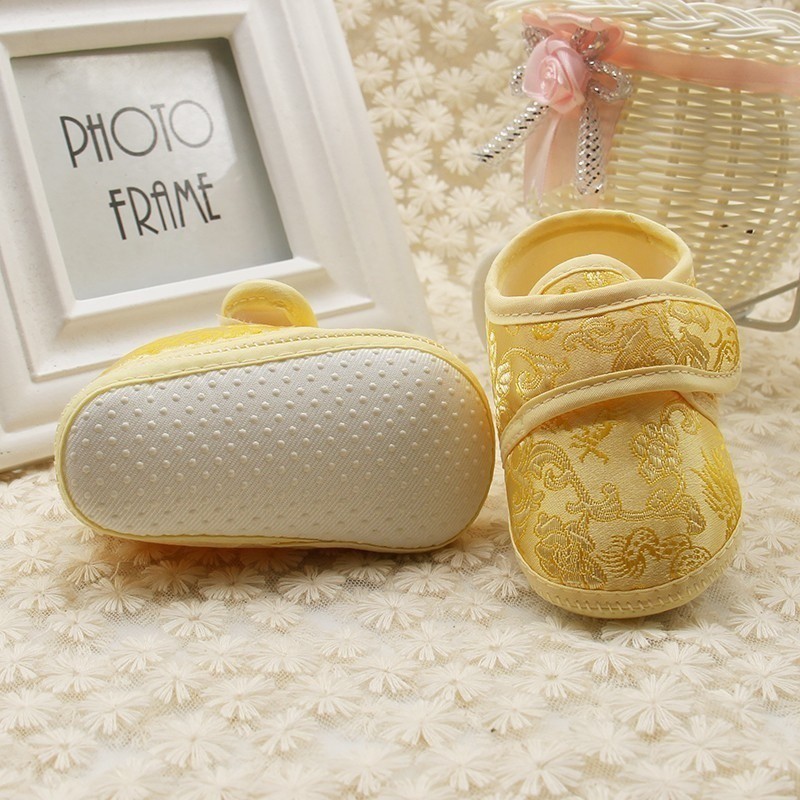 Giày bốt họa tiết xinh xắn dành cho bé