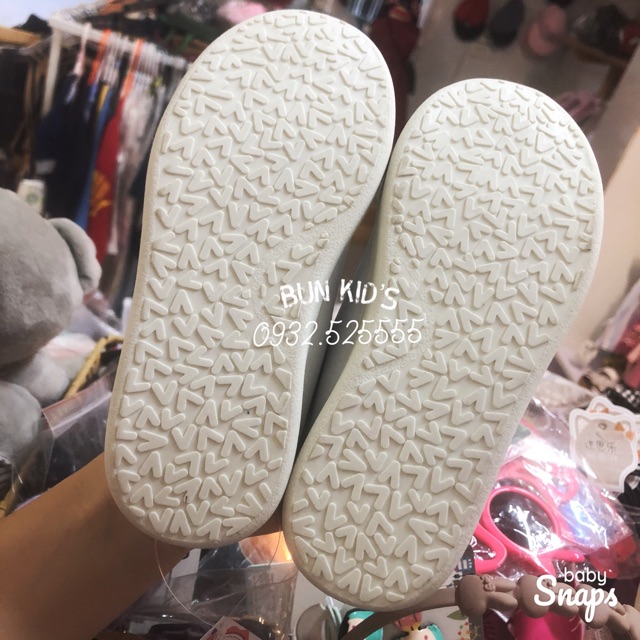 Giầy sneaker nhện H&M