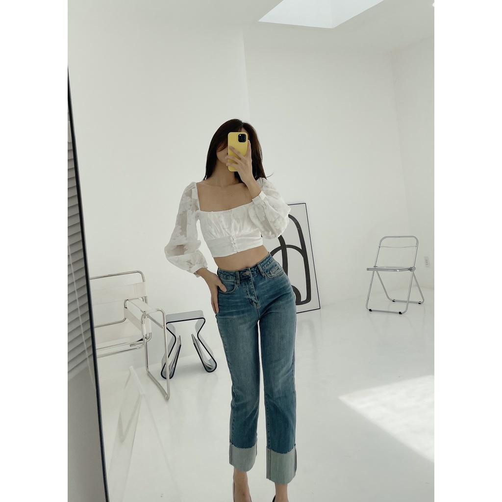 Áo croptop HEYBEE cổ vuông, tay dài phồng, chất vải tơ thêu hoa màu trắng dễ thương - KAMILLE TOP HT680.