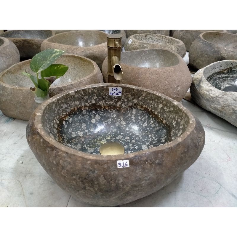 Lavabo đá cuội