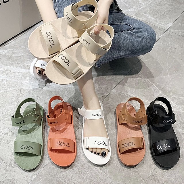 [Mã FAMAYWA2 giảm 10k đơn từ 50k] Sandal nữ dáng basic đế cao su siêu bền siêu êm D147