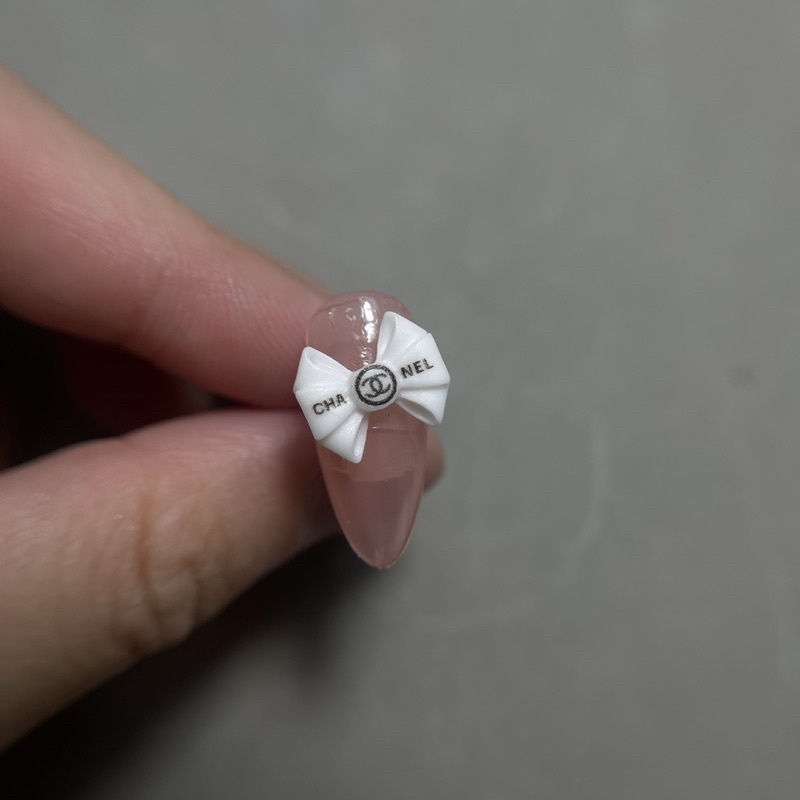 Charm nơ logo sang chảnh