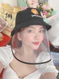 Mũ chống dịch cho bé