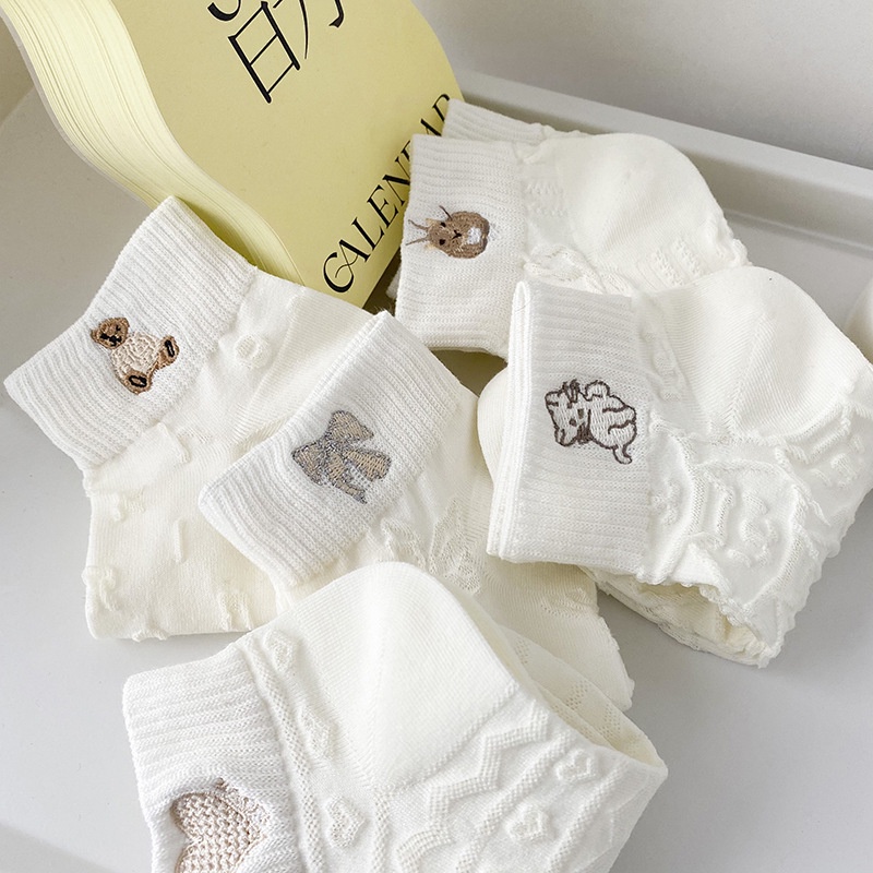 Tất vớ nữ cổ thấp cotton mỏng thoáng màu trắng gân nổi hoạ tiết gấu nhỏ thêu dễ thương