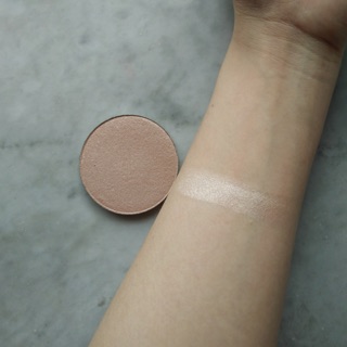 Phấn bắt sáng Colourpop màu Here Kitty Kitty