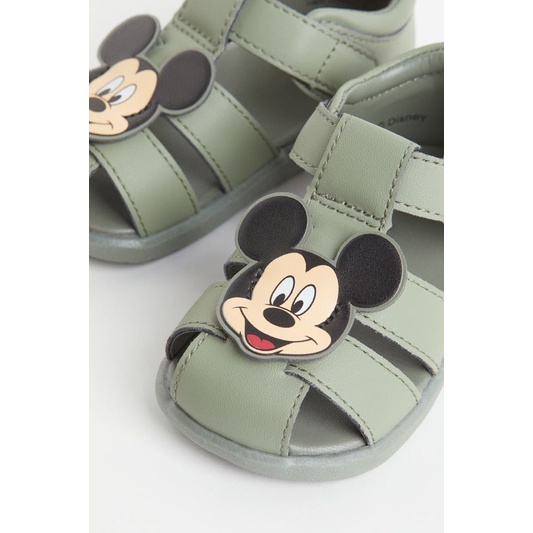 Sandal Mickey HM cho bé trai bé gái dư xịn, chất mềm đẹp nhẹ đi rất thích. Mẫu mới nhất năm nay