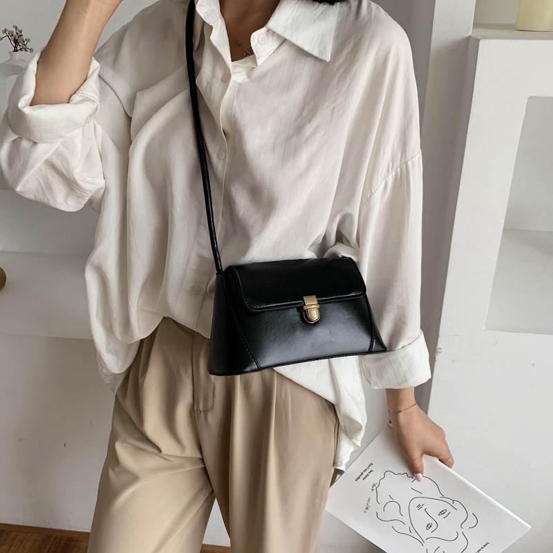 Underarm bag women's bag 2020 new fashion spring and summer retro French Sheng Shi commuter advanced single shoulder bag stick bag