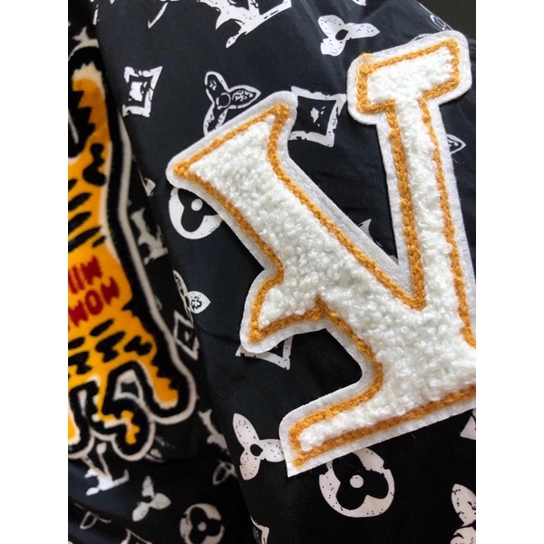 Áo khoác phao nam họa tiết chữ và sticker thương hiệu Louis Vuitton LV cao cấp