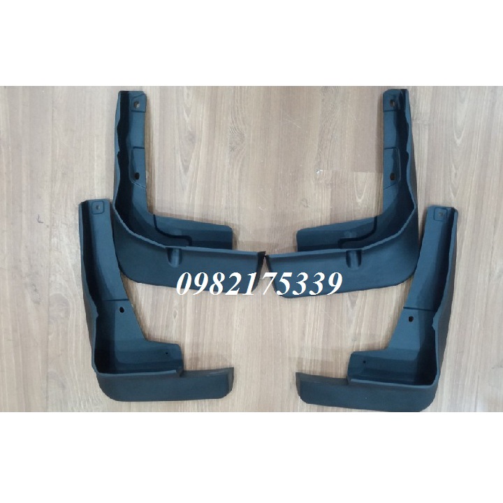 Chắn bùn Veloz 2021 2022 2023 chuẩn theo xe . bộ 4 cái có kèm theo vít.
