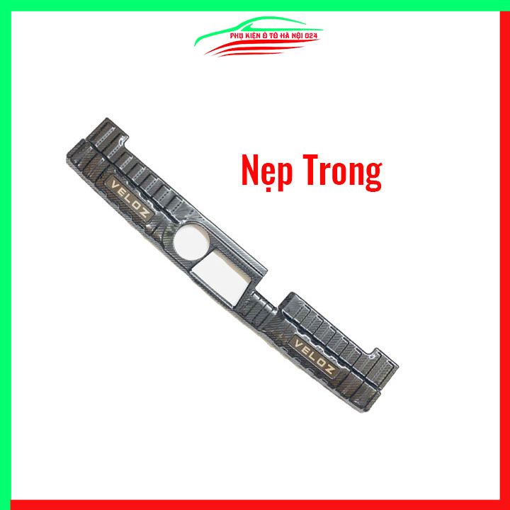 Ốp chống trầy cốp Veloz 2022-2023 vân cacbon sáng bóng chống trầy bảo vệ xe