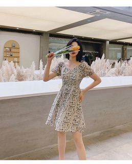 Đầm Hoa Nhún Ngực Nút Bọc