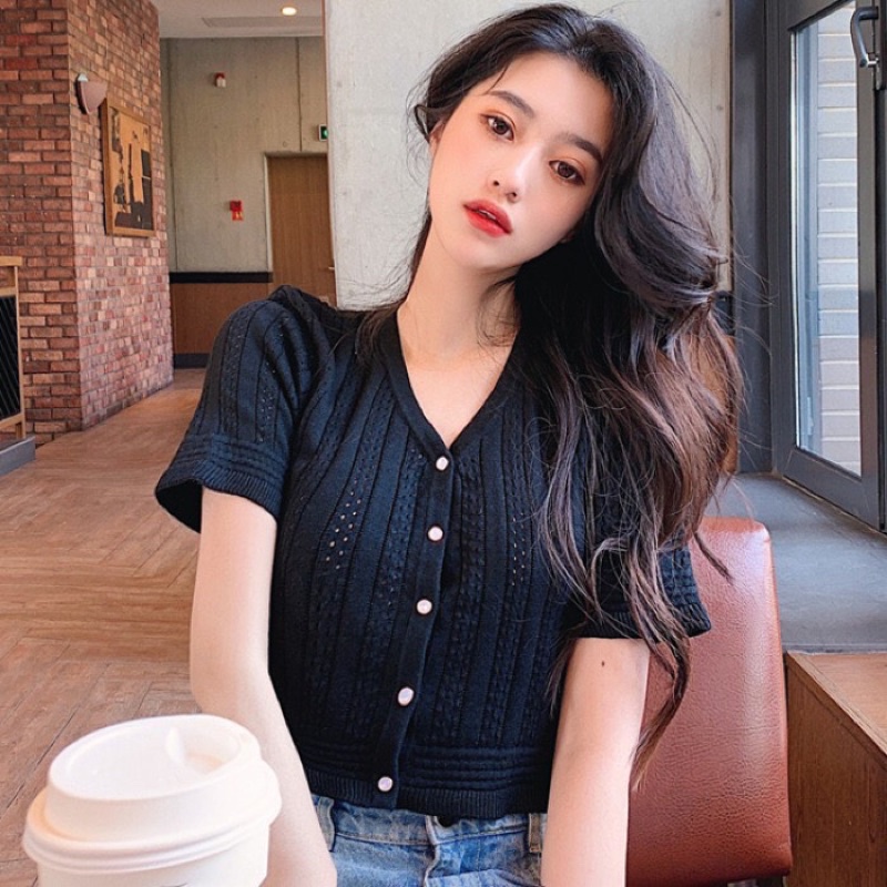 Áo len cộc tay nữ Quảng Châu dáng croptop phối cúc ngọc,giúp chị em tự tin khoe eo thon dáng ngọc,hàng L1 | BigBuy360 - bigbuy360.vn