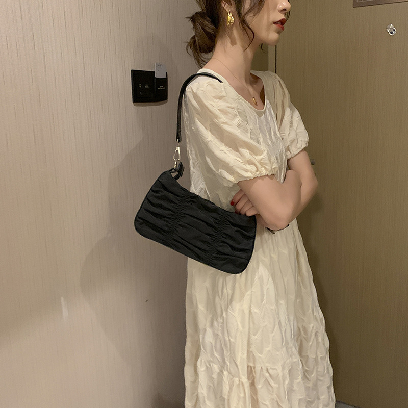 Túi Xách Đeo Dưới Cánh Tay Nhỏ Gọn Bằng nylon Có Diềm Xếp Nếp Phong Cách Người Nổi Tiếng Trên Mạng Hàng Mới