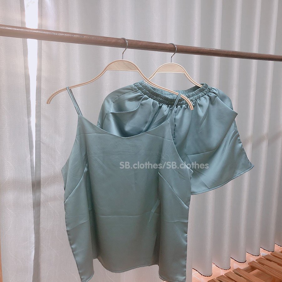 Đồ ngủ 2 dây nữ tính, chất liệu lụa, họa tiết hoa văn kiểu dáng dễ thương | BigBuy360 - bigbuy360.vn