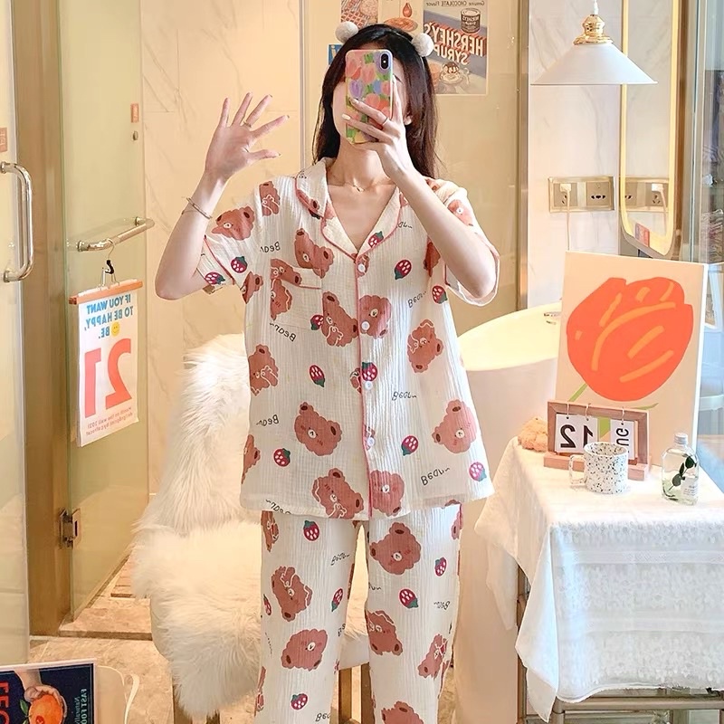 Bộ đồ ngủ pijama nữ cộc tay quần dài chất lụa Kate Thái mềm mịn màu trắng ngà hình gấu và dâu - CD0059