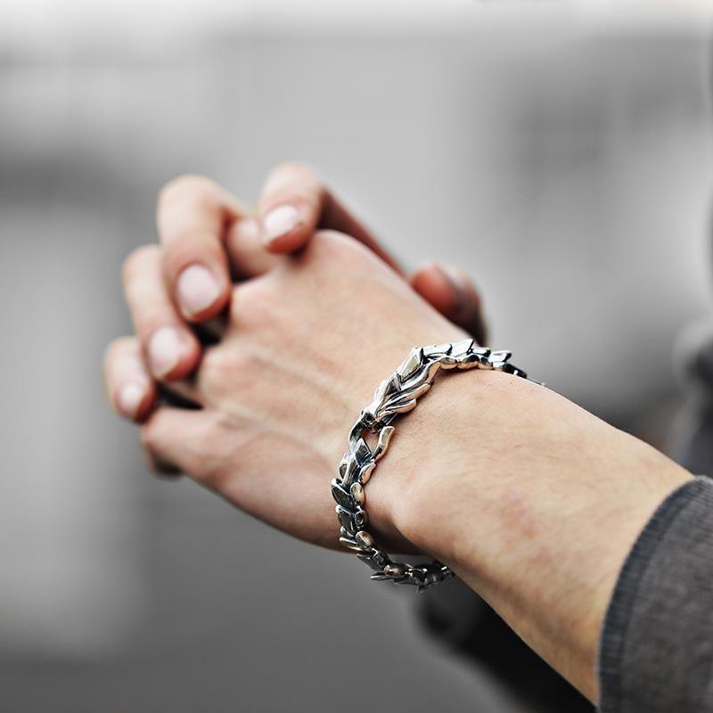 Vòng Tay Hình Rồng Bằng Thép Titanium Phong Cách Vintage Cho Nam