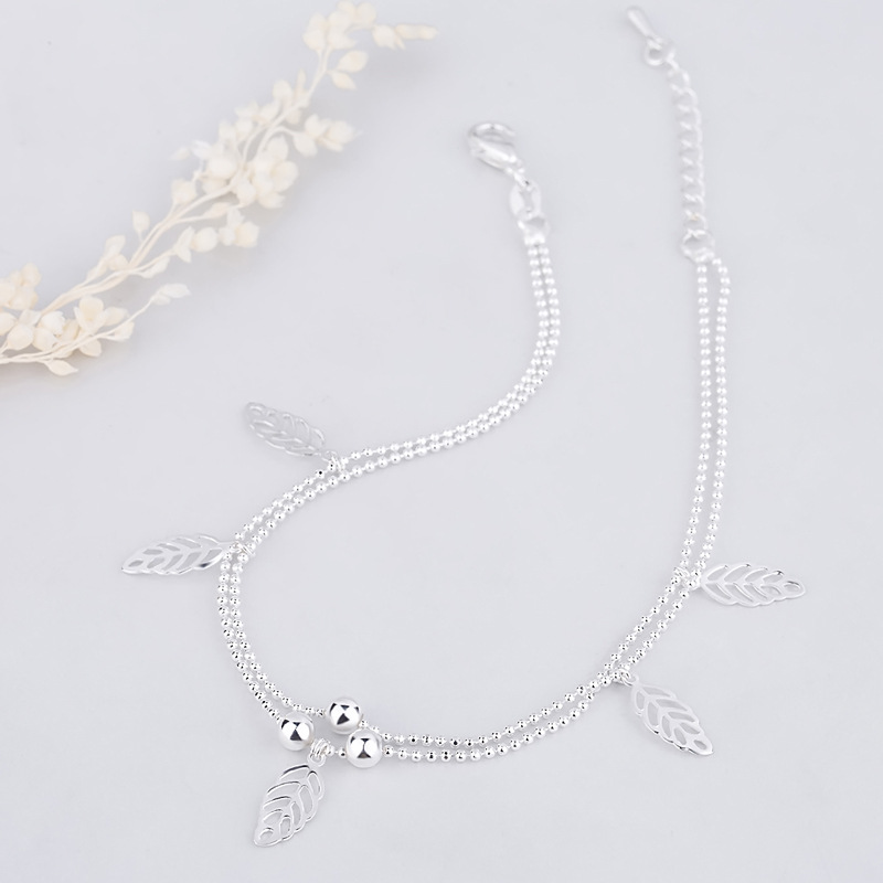 Lắc chân tua rua lá phong cách biển thời trang cho nữ