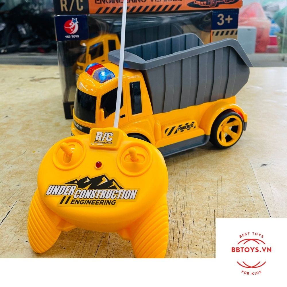 XE TẢI ĐỒ CHƠI DÙNG PIN SẠC, CÓ ĐIỀU KHIỂN BBTOYS (MS: 16)