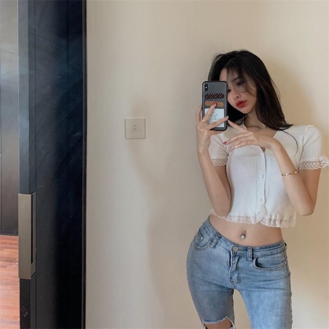 Áo Croptop Viền Ren Len Tăm Cúc Dọc