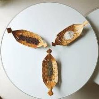Đĩa tre dạng thuyền