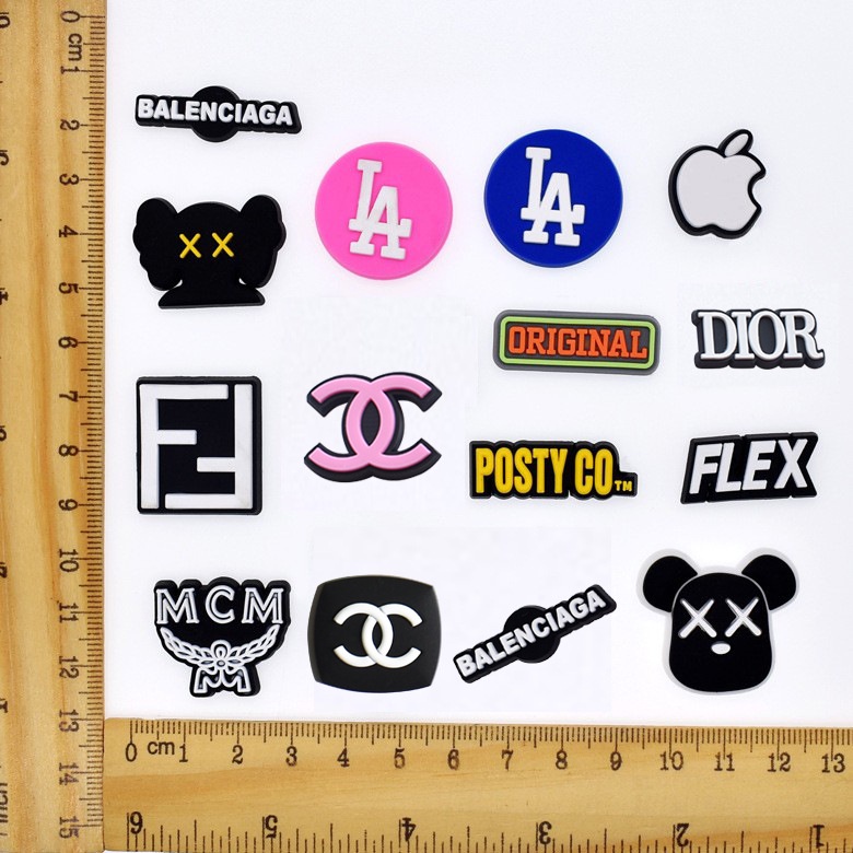 MCM Mặt Phụ Kiện Trang Trí Hình Logo Giày Kaws Thời Trang DIY