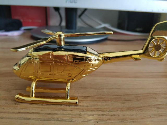 Máy bay trực thăng mô hình/ túi thơm xe hơi-chuyển động bằng năng lượng mặt trời