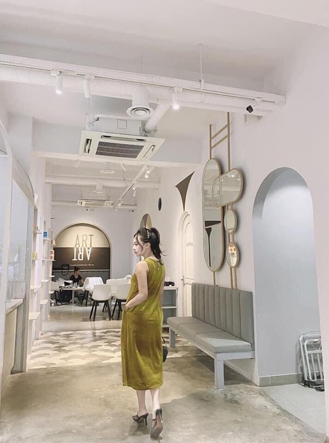 Váy nhung sát nách