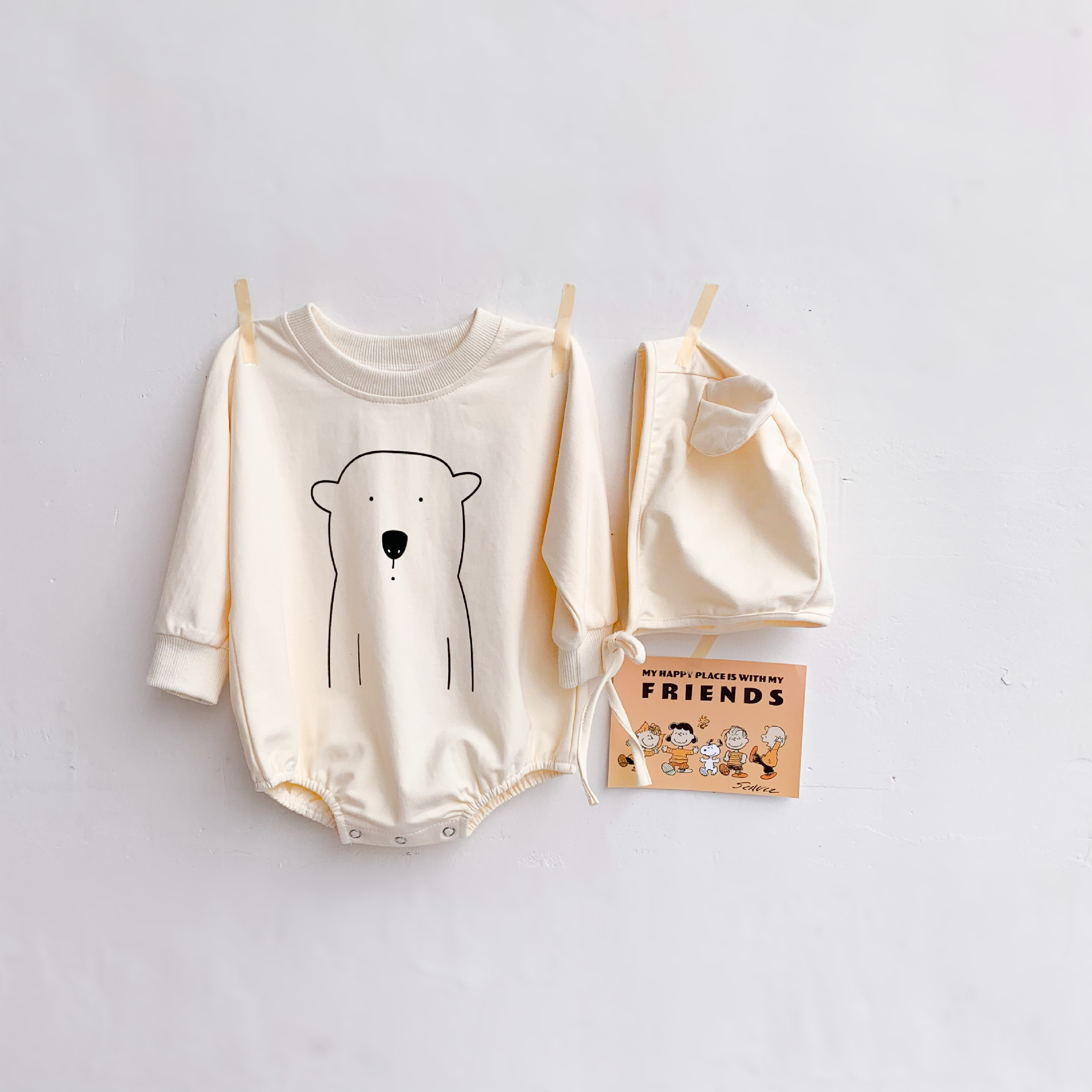 Bộ đồ 2 món gồm áo liền quần tay dài in hình chú gấu + nón xinh xắn dành cho bé gái sơ sinh