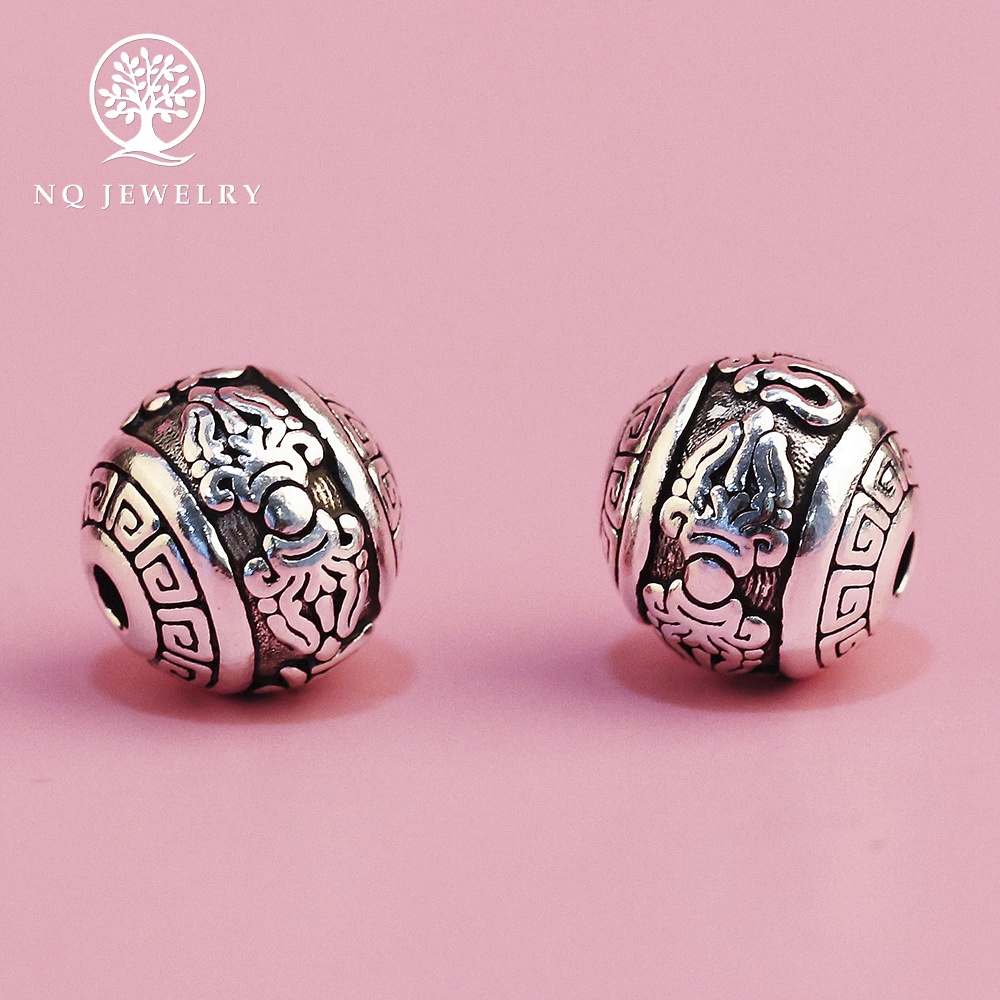 Charm bạc tròn họa tiết lục tự xỏ ngang - NQ Jewelry