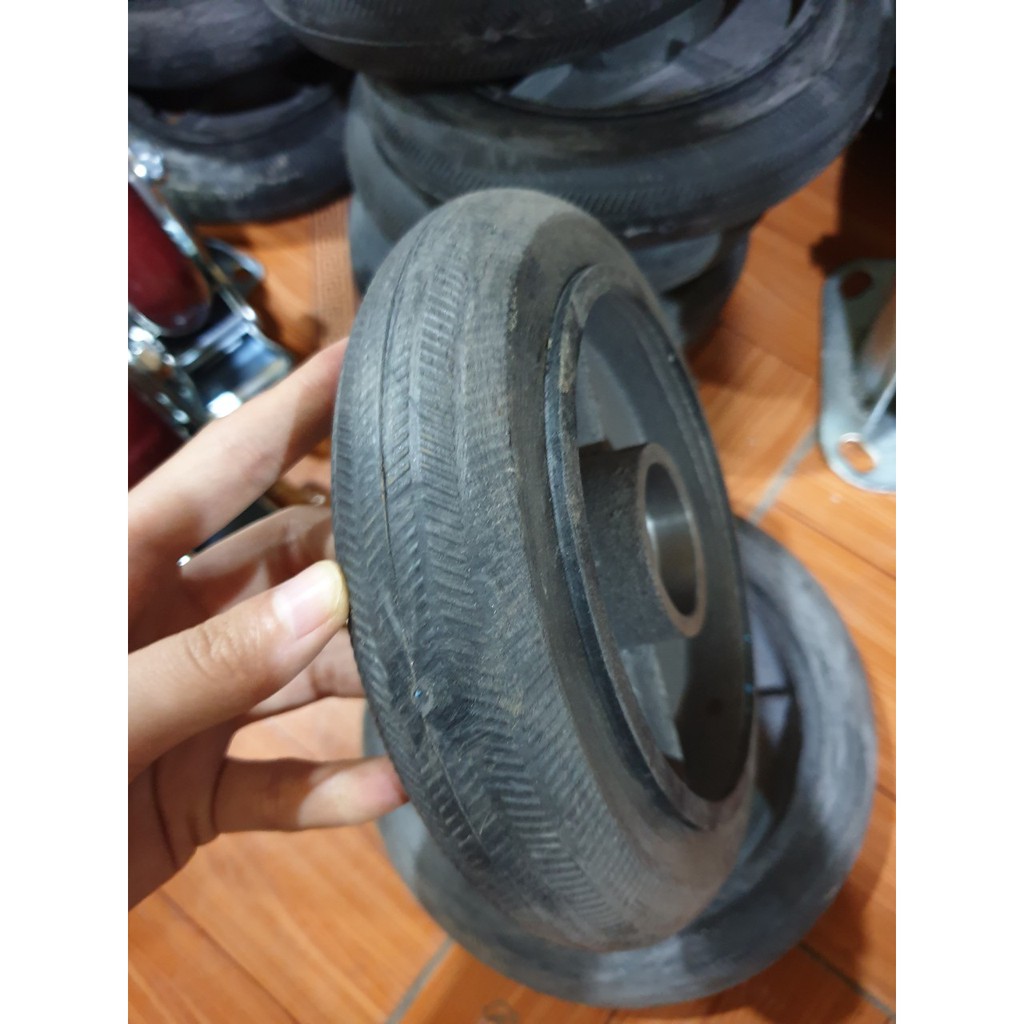 Bánh xe lõi sắt đặc đường kính 200mmx45mm cao su đặcchịu lực tải đến 150kg