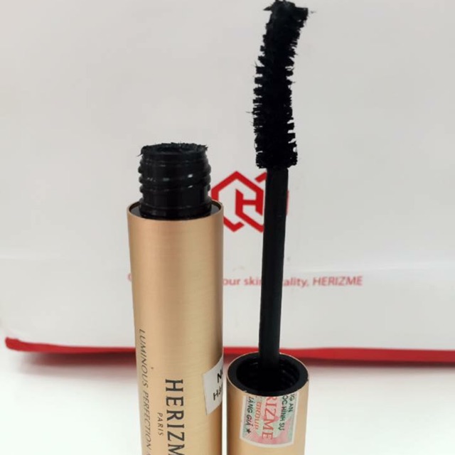 Chuốt mi hay còn gọi là mascara.Thật sự là 4 năm rồi từ khi dùng em nó là ko thể đổi đc sang dùng mascara của hãng khác.
