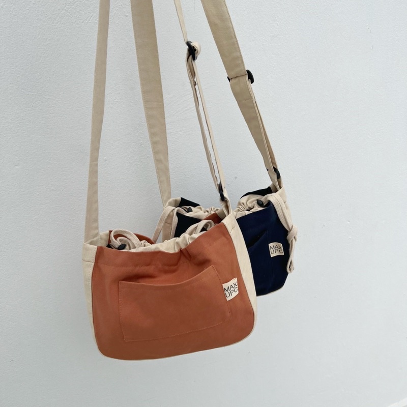 Túi Đeo Chéo “Mini Mandu Bag” Miệng Túi Dây Rút Vải Canvas