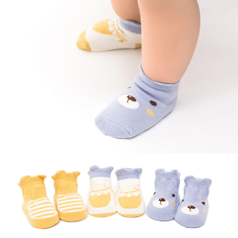 Set 3 Đôi Tất Cotton Chống Trượt Hoạ Tiết Hoạt Hình Dễ Thương Cho Bé