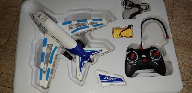 Máy bay mô hình chạy 4 hướng có nhạc và đèn Led rất đẹp (kèm PIN sạc và PIN tiểu AA)