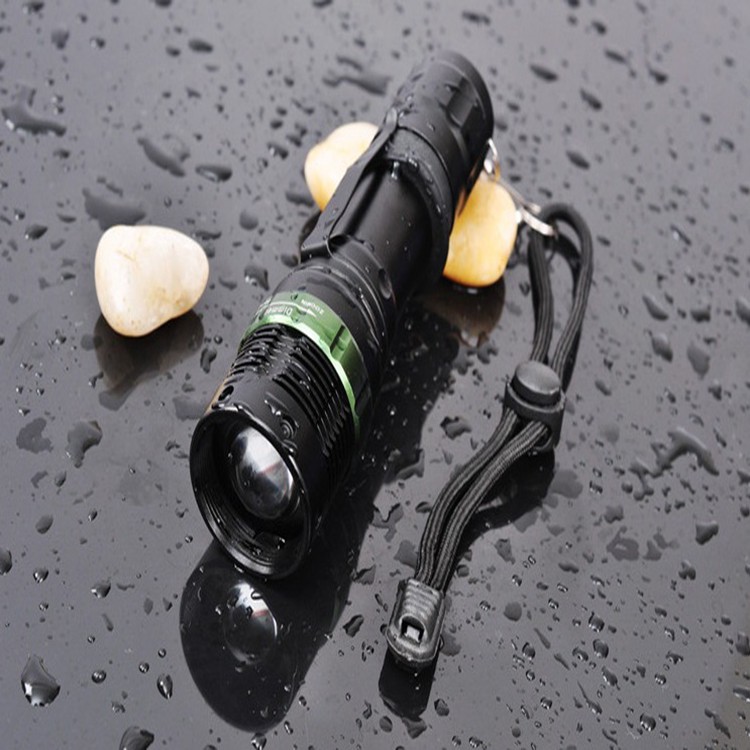 Đèn pin siêu sáng với 3 chế độ sáng có ống cam điều khiển cảnh báo an toàn