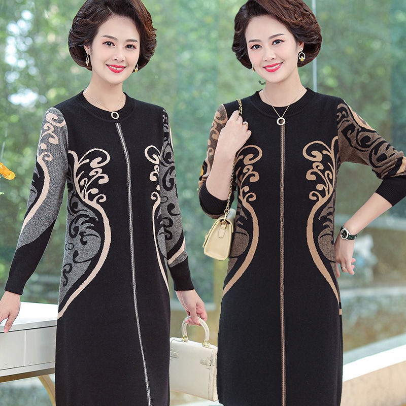 Phụ nữ trung niên cộng với áo len dài thu và mùa đông cổ tròn dày váy
