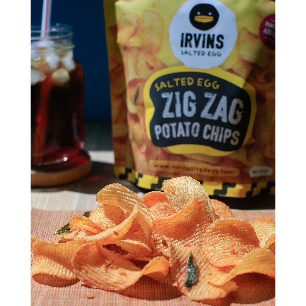 Khoai tây trứng muối Zig Zag IRVINS - Salted Egg Zig Zag Potato Chips 105gram