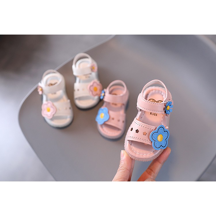 dép sandal bé gái size 16-20 hoa lệch siêu yêu